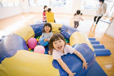 ホールは広々　　　　　　　　　　　　　　　雨の日だってたくさん動けるよ！