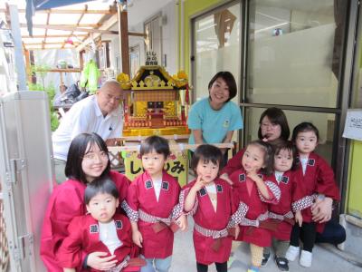 かっぱ祭りでは神輿型山車を引きます