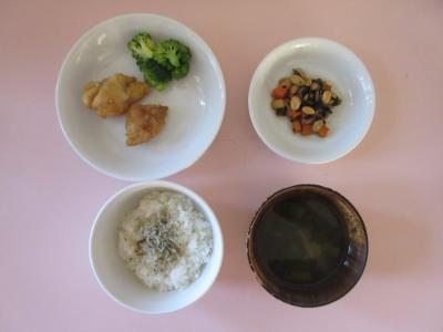 素材よし！手作りのおいしい給食です。職員も元気でいられます。