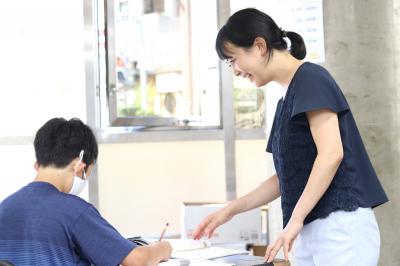 スタッフの男女比は半々くらいです。