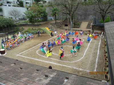 広い園庭で荒馬踊り