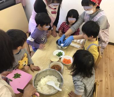 食育で、ちらし寿司作り